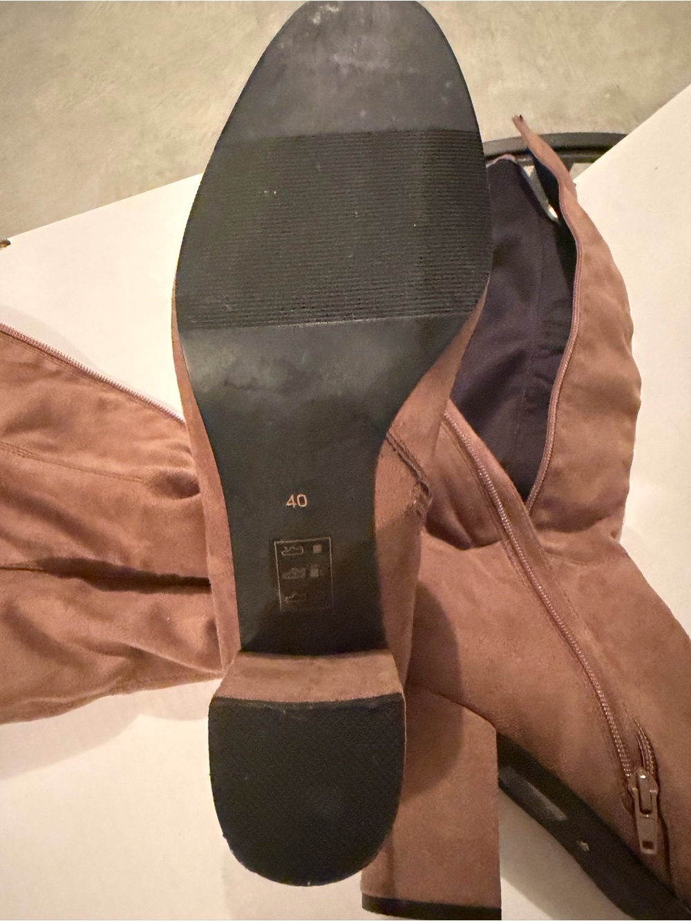 le chateau Tan Suede Chunky Heel Knee Boots - Picture 2 of 3